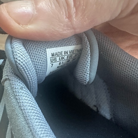 Adidas Men's Black and Gray Sneakers size 7 - Picture 7 of 8